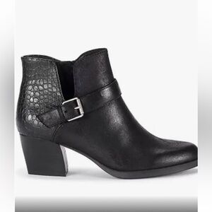 NWOB Baretraps Womens Alexis Black Faux Leather Croc Embossed Bootie Size 6.5